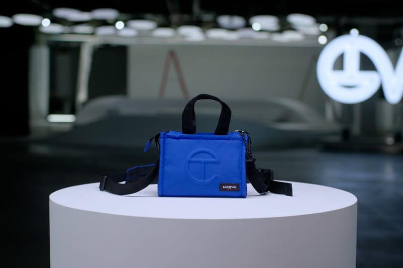 Eastpak circle clearance planet