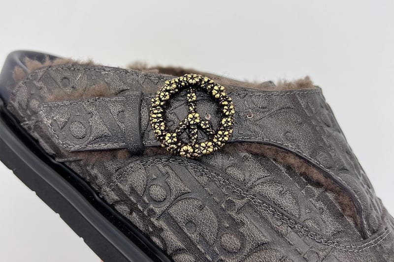 Christian Dior デニムオープントゥミュール Dior X Denim Tears Shearling Oblique Mules | Hypebae