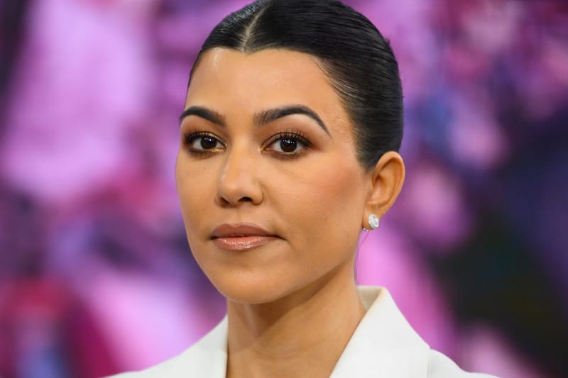 Kourtney kardashian deals hoop earrings