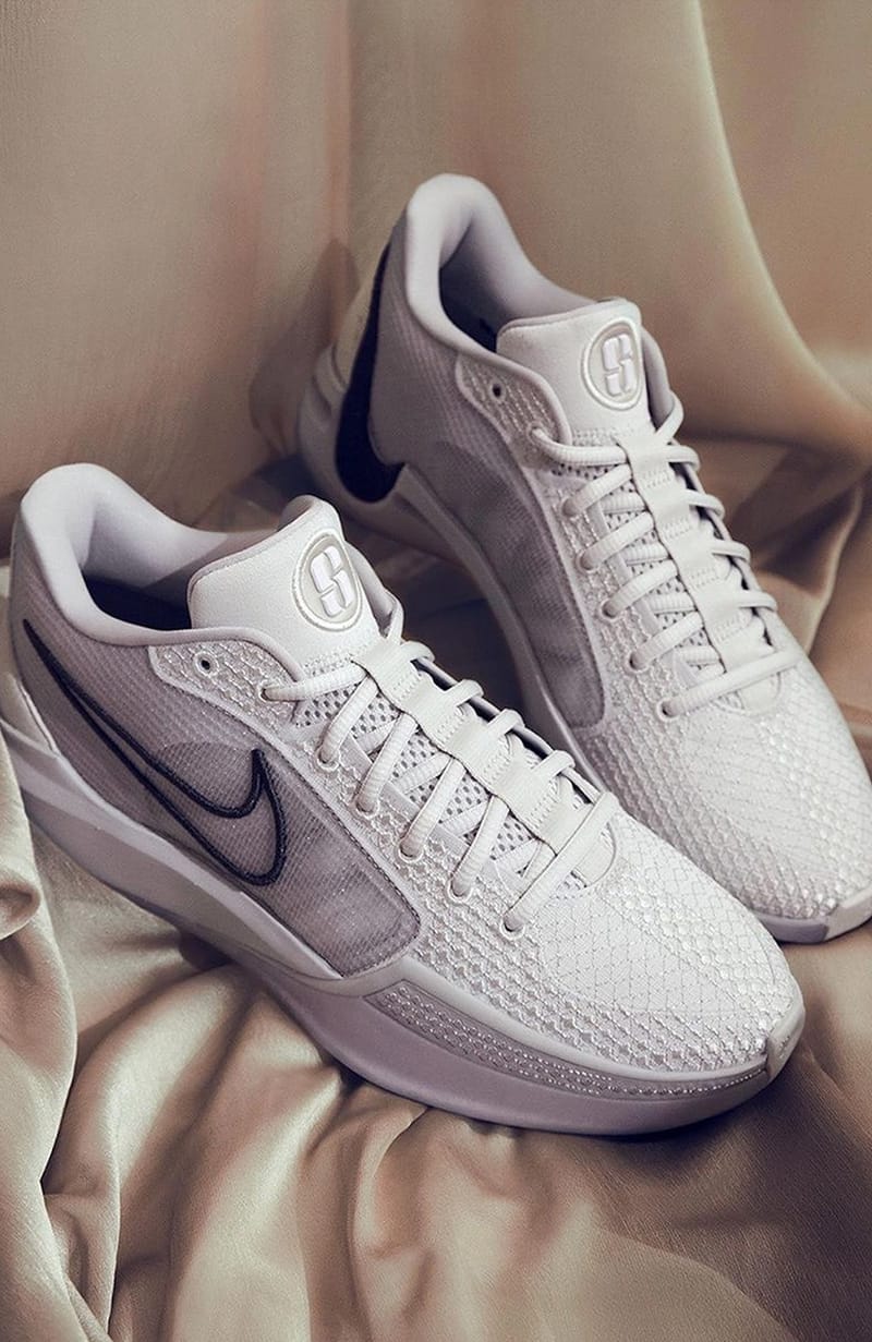 Trendy women's hot sale nike sneakers