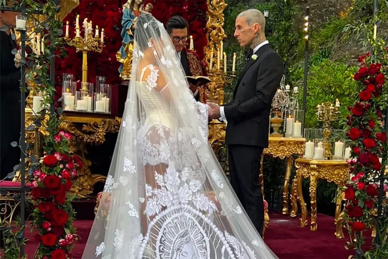 Kris Jenner Gifts Kourt Kardashian Wedding Ring Hypebae(02)