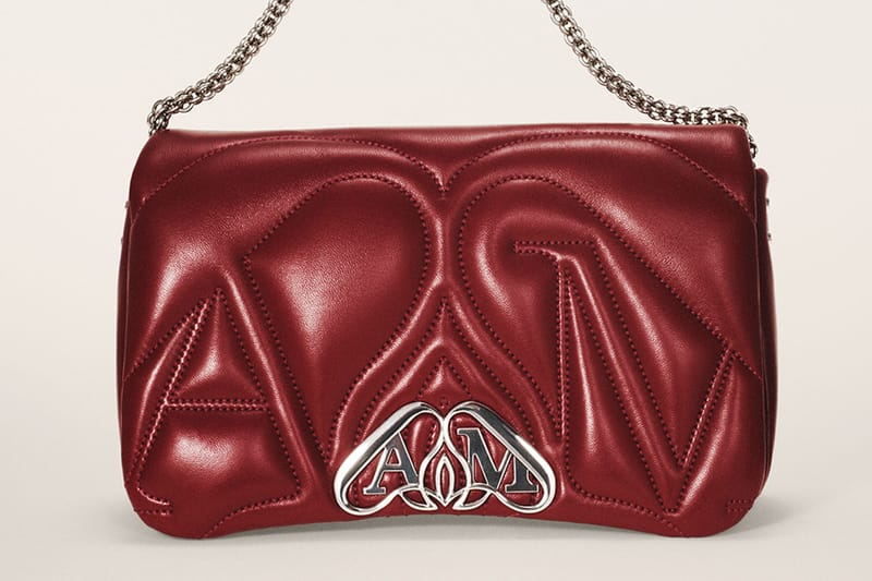 【関税&送料込】Alexander Mcqueen Leather Small Seal Shoulde Alexander McQueen Black Leather Small The Seal Shoulder Bag