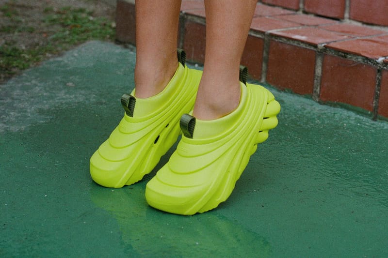 Neon yellow cheap crocs