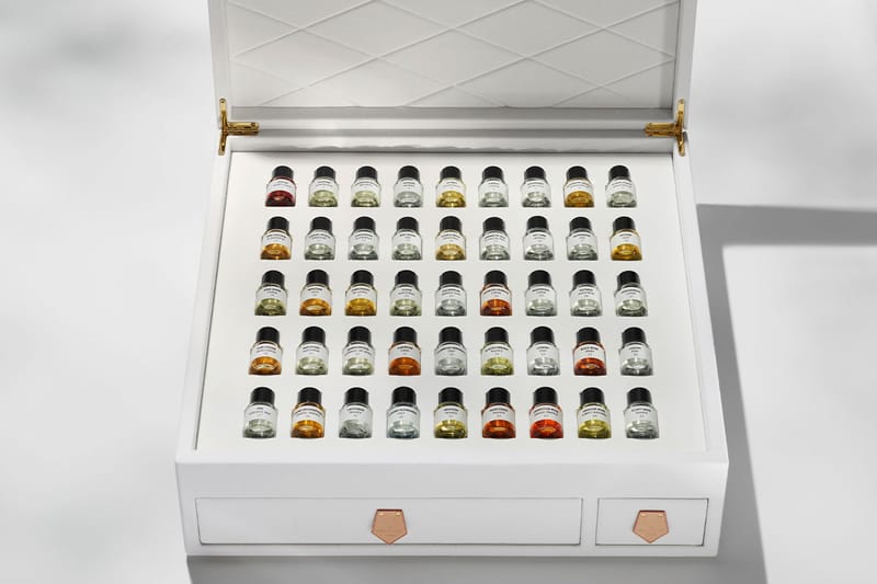 【 新品 】LOUIS VUITTON：A PERFUME ATLAS Louis Vuitton: A Perfume Atlas, English Version - Trunks