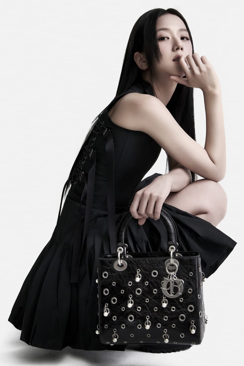 BLACKPINKのJISOO着用♪Dior D-Journey バッグ スモール BLACKPINK's Jisoo Stars in New Dior Campaign | Hypebae