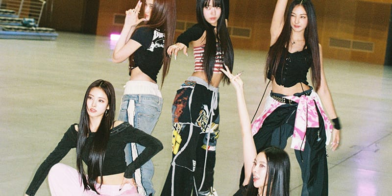 K-Pop Group MEOVV Releases 