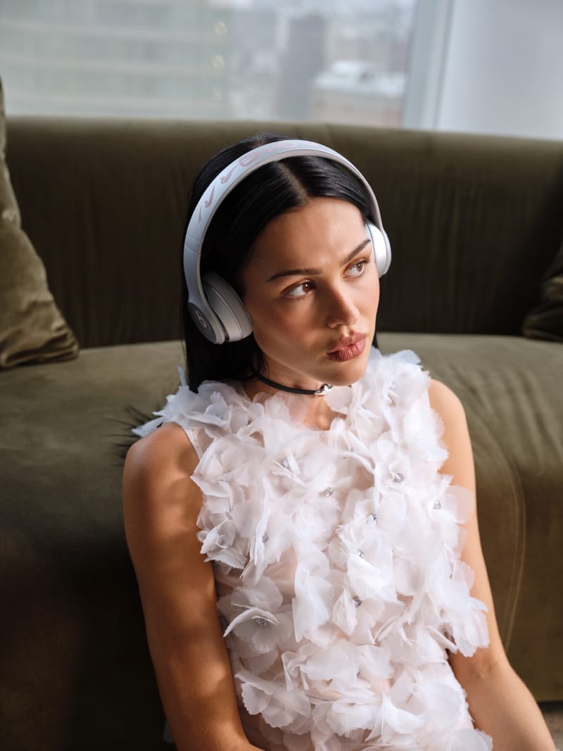 Beats×Sandy Liangコラボ ヘッドホン Beatsが、NYのデザイナーとコラボレーション。リボンをあしらっ
