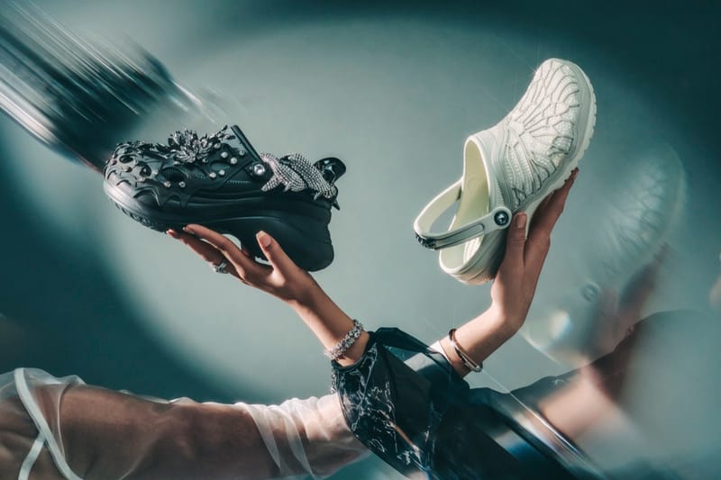Swarovski x Crocs ☆ Classic Bae Clog ラグジュアリーサンダル Swarovski x Crocs クリスタルをあしらったコラボサンダルが国内