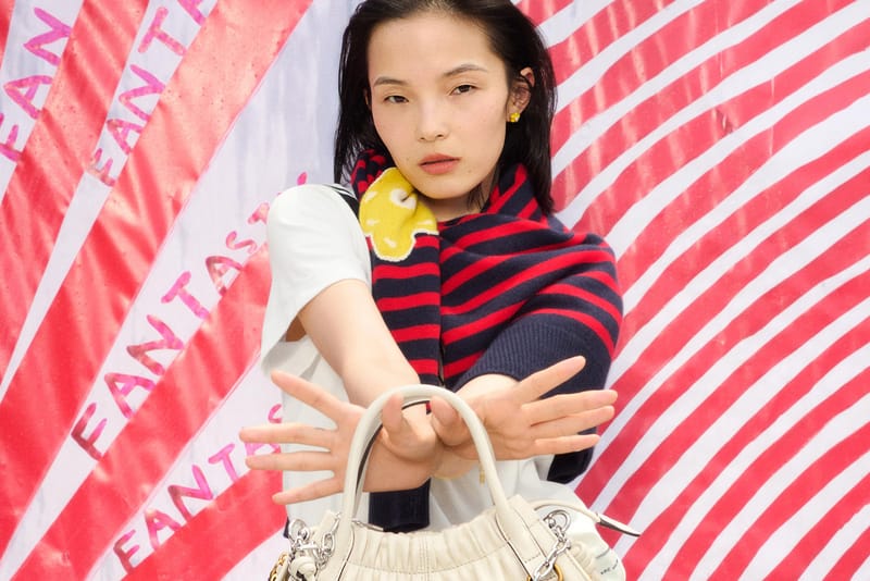 アイドル MARC JACOBS Nob collab ver.Hina Marc Jacobs Merges Art and Fashion for FW25 | Hypebae