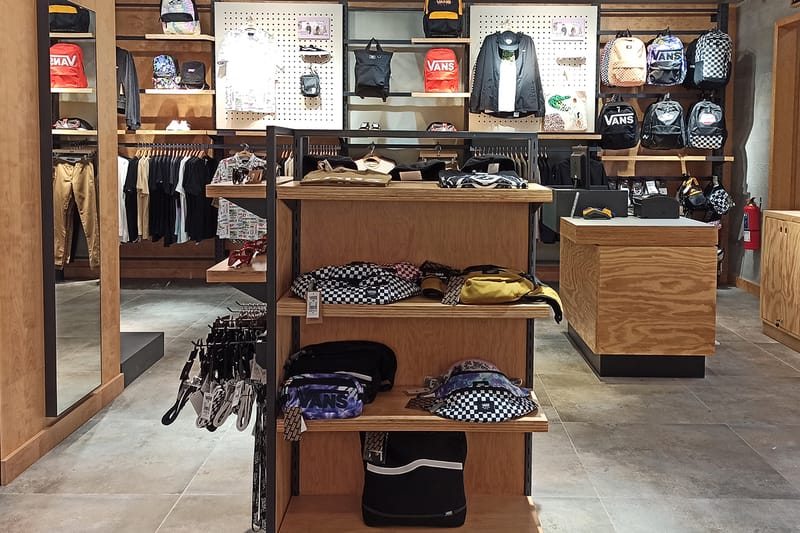 Vans store outlet centre point medan