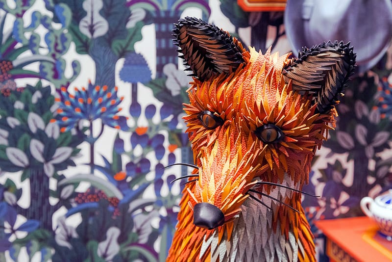 デザインスタジオ「Zim & Zou」が飾る Hermes のウィンドウ “キツネの