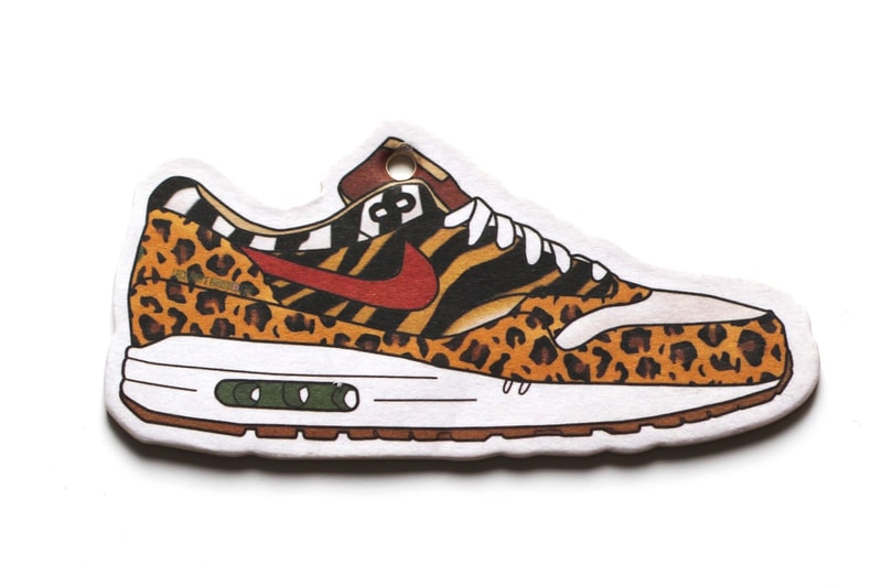 These SneakerToons x LaceJam のスニーカー型エアフレッシュナー Hypebeast.JP