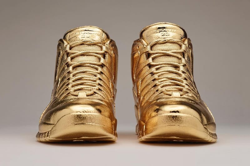 Drake が明らかにした本物の24金を用いて制作された Air Jordan Drake が明らかにした本物の24金を用いて制作された Air Jordan
