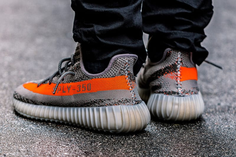 adidas Originals Yeezy Boost 350 V2 の細部に焦点を当てたクローズ