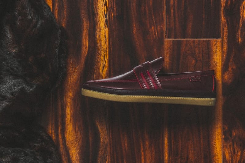 adidas Skateboarding よりローファー型のスリッポンスニーカー