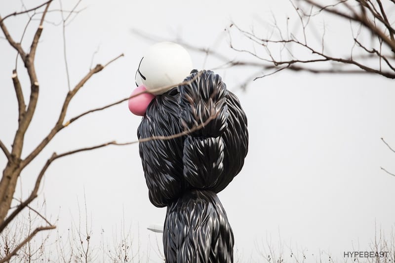 上海で開催中のカウズによる “WHERE THE END STARTS” に潜入