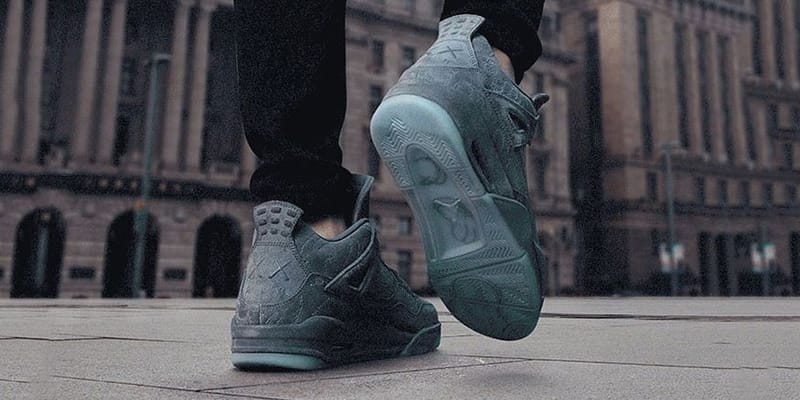 KAWS x Air Jordan 4 再販売についての最新情報が登場 KAWS x Air Jordan 4 再販売についての最新情報が登場