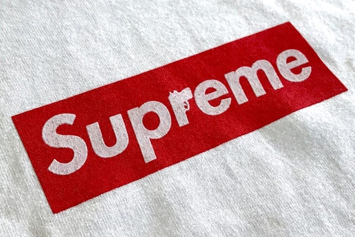 約60万円で出品されている Supreme の激レアボックスロゴTシャツを