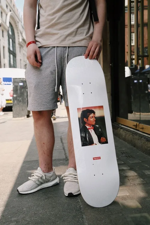 Michael Jackson for Supreme と新作のロンドンローンチ現場をプレイ ...