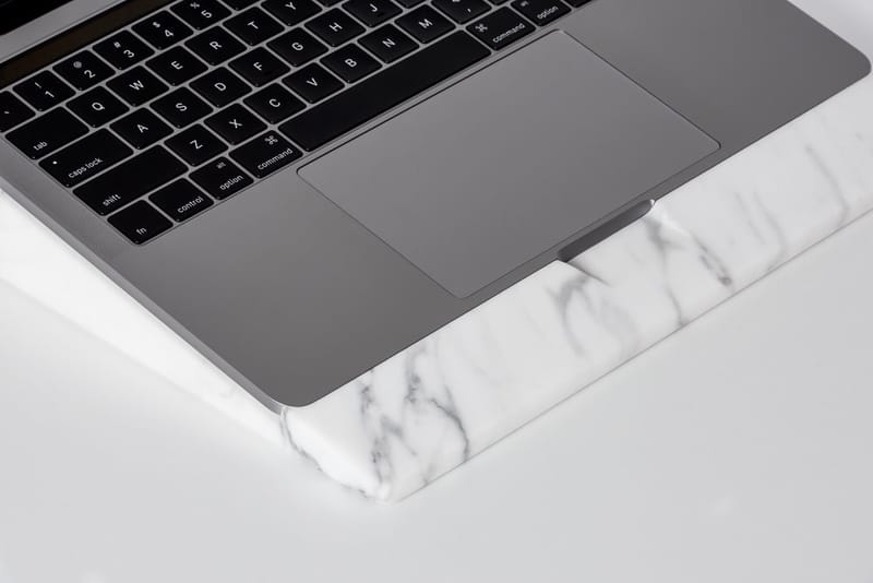 およそ50万円の史上最も贅沢な MacBook アクセサリー “BLOCK 