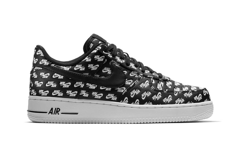 Nike Air”のロゴを総柄で配したスニーカーヘッズ垂涎の Air Force 1 が