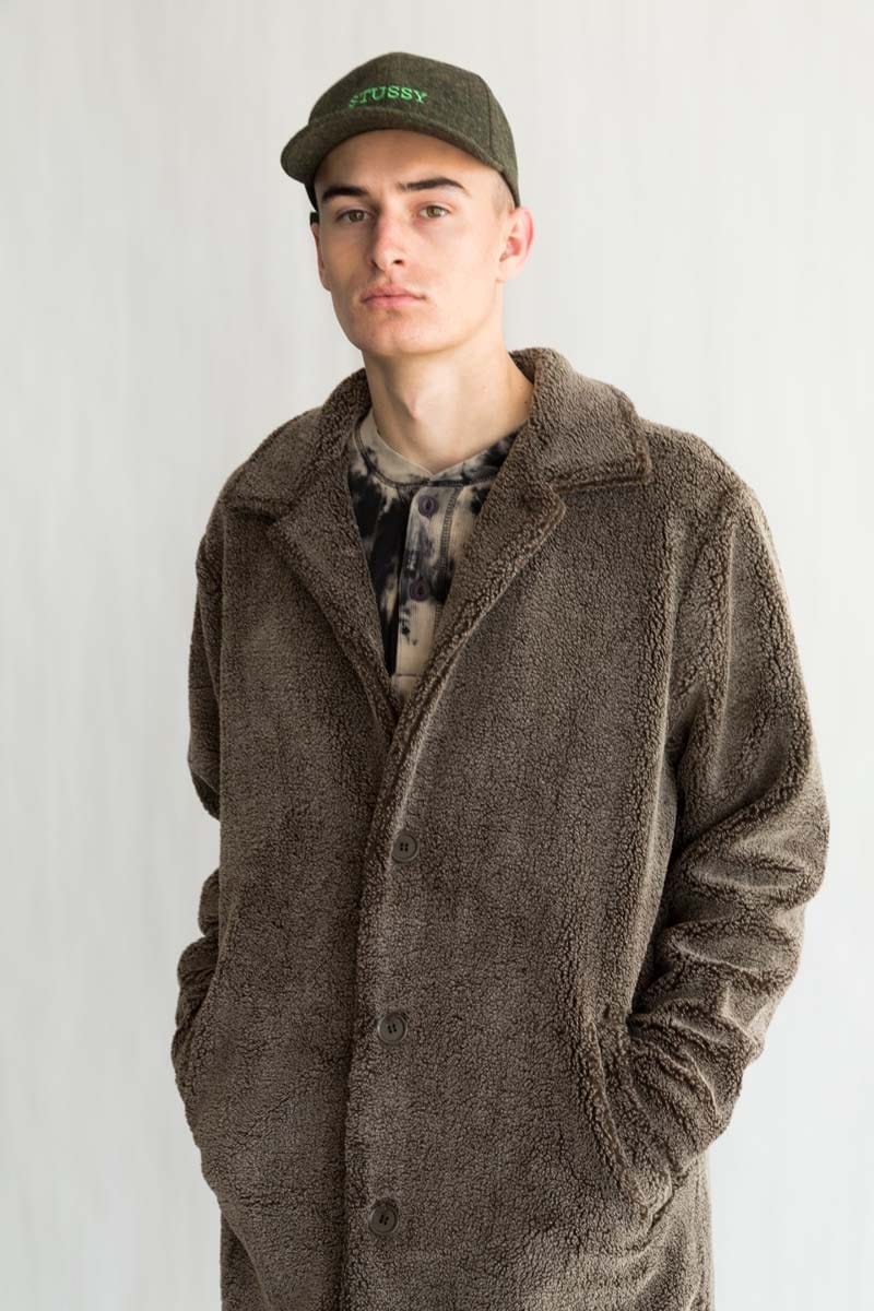 ステューシーより素材や柄で遊びを効かせた2017年秋冬ルックブックが