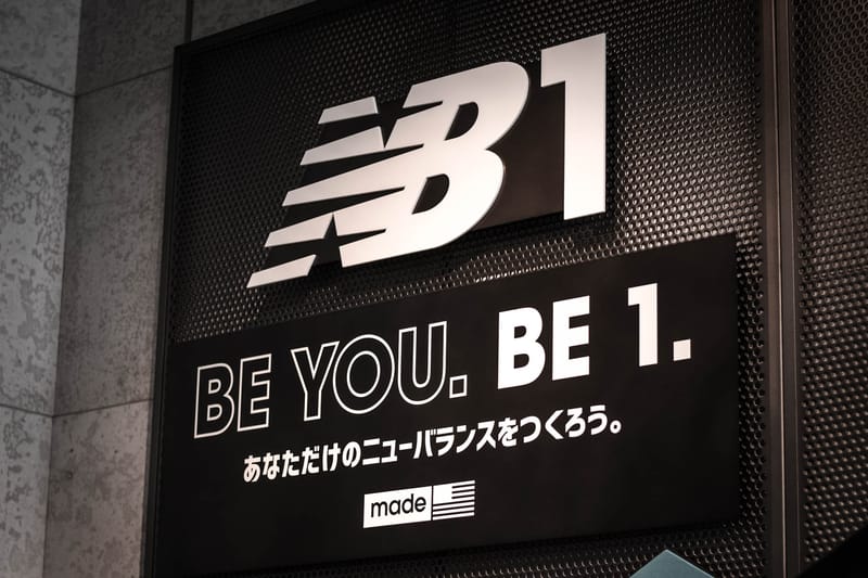 New Balance ロゴ入り看板 New Balance ロゴ入り看板 ニューバランス 吉祥寺 12月8日オープン
