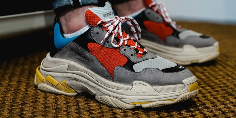 即完した話題の Balenciaga Triple S のディテールにクローズアップ 