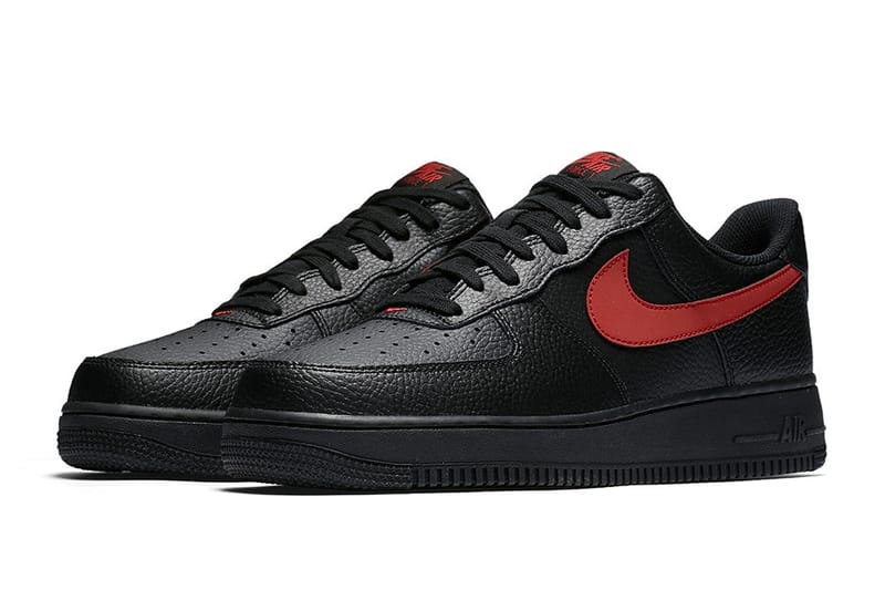 Nike が Air Force 1 Low “Black Leather” パックを発表