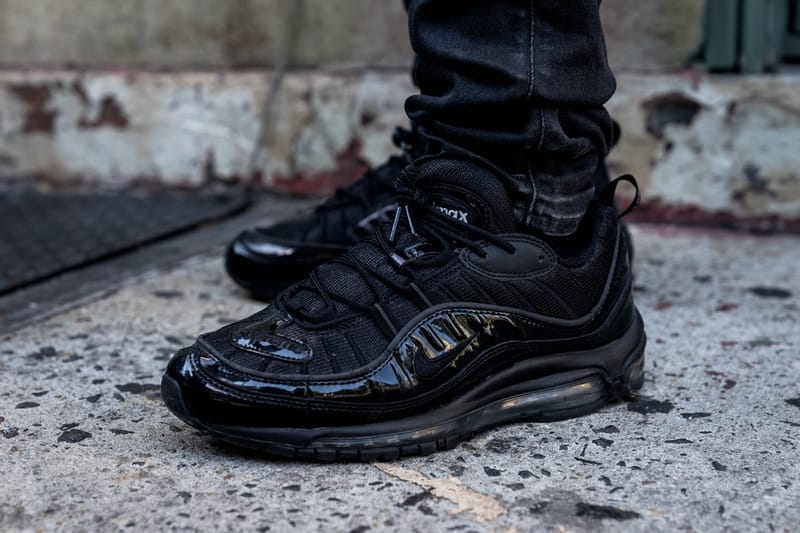 Supreme のブルックリン店オープンに駆けつけたファンたちをストリート