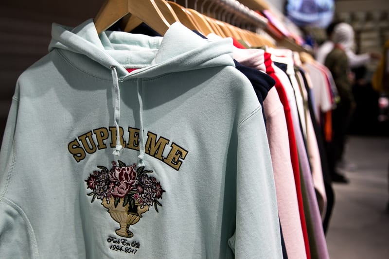 Supreme ショップ フーディー(ブルックリン) Supreme ショップ フーディー(ブルックリン)