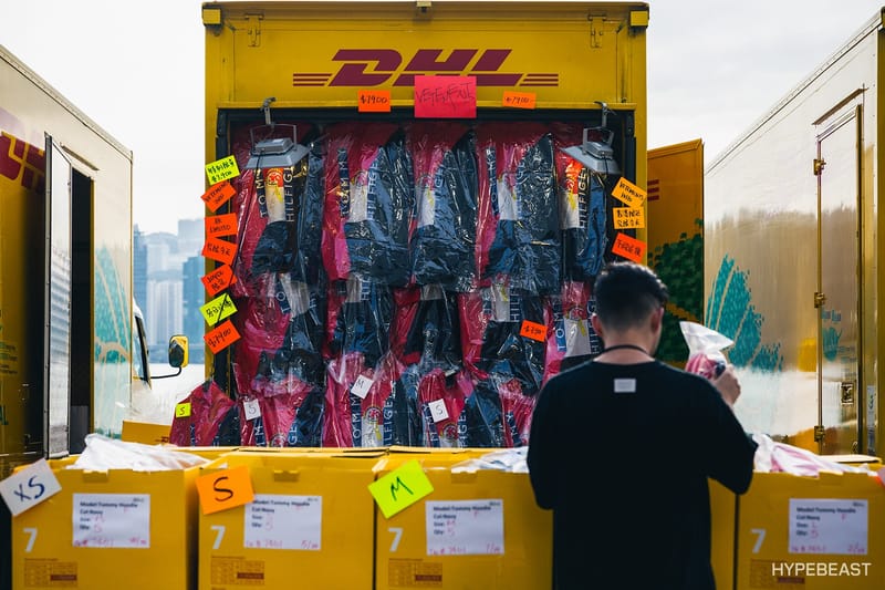DHL 一色で埋め尽くされた Vetements の香港限定ポップアップ