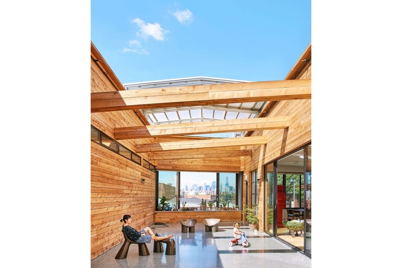 KAWS のブルックリンの自宅を覗いてみよう | Hypebeast.JP