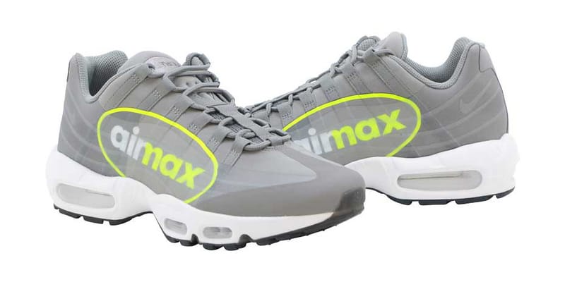 ツートーンの大きな “AirMax” ロゴを特徴とする Nike Air Max 95