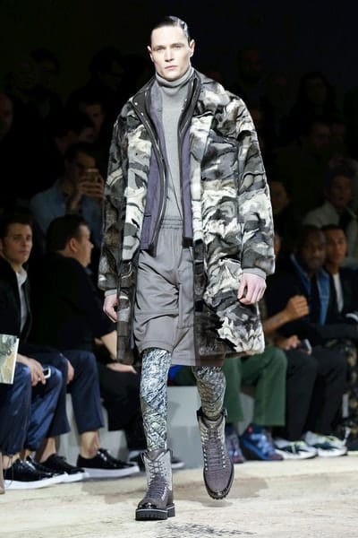 キム・ジョーンズの集大成を祝うべく伝説のモデルも登場したルイ