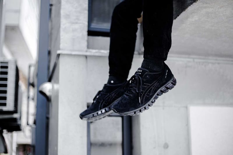 モードにもストリートにも対応する atmos x ASICS GEL-INST