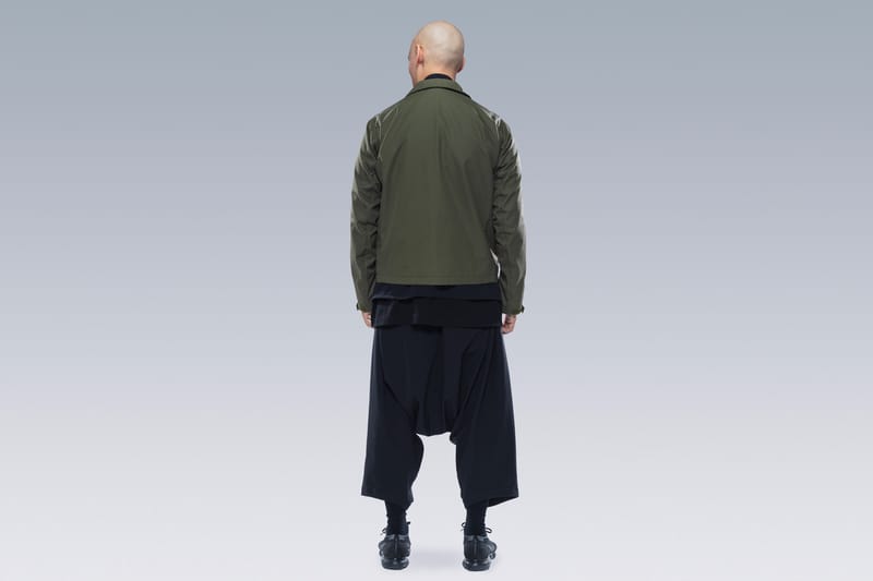 ACRONYM® よりデザイン性と実用性を兼備したテクニカル