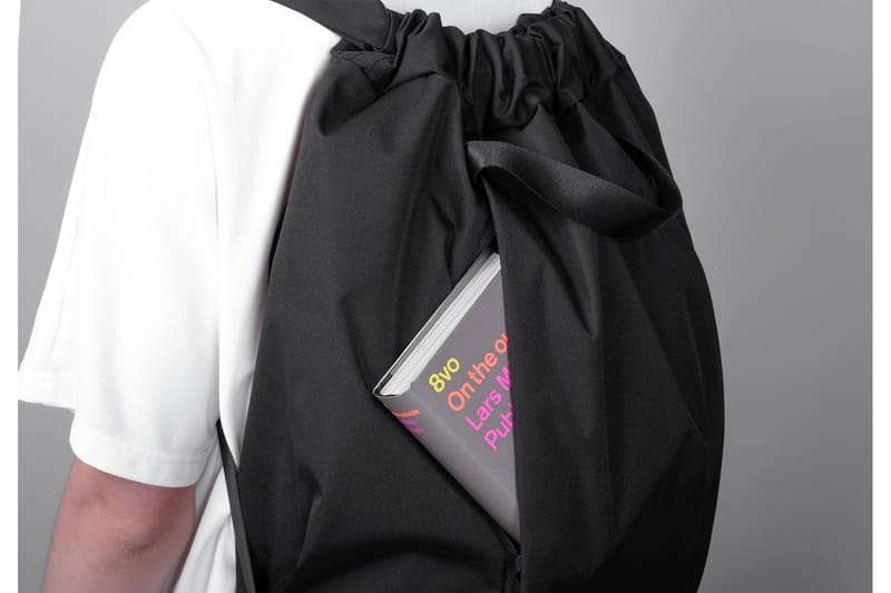 ONFAddが手がけた現代のナップザック、DRAWING STRING BACKPACK