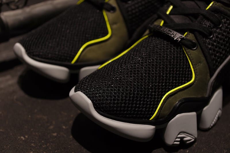 GIVENCHY×mita sneakers \"JAW SNEAKER LOW\" GIVENCHYは、mita sneakersとのコラボレートモデル GIVENCHY JAW