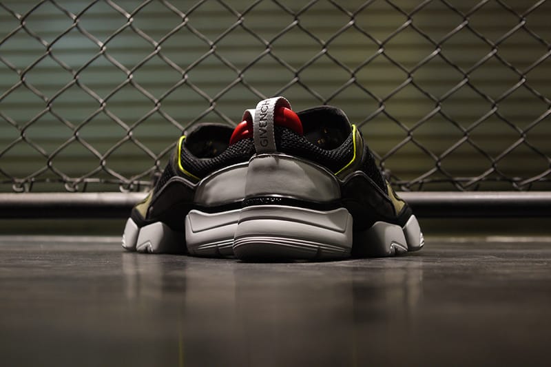 Givenchy と国井栄之率いる mita sneakers が JAW のコラボモデルを