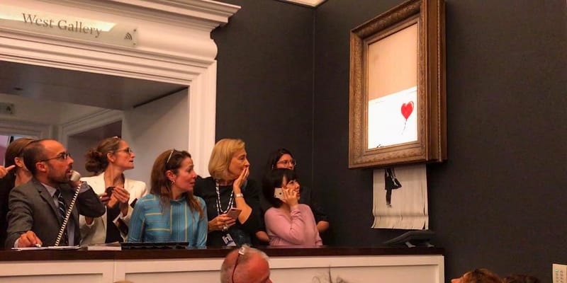 オークションに出品された Banksy の“少女と風船”が落札直後に