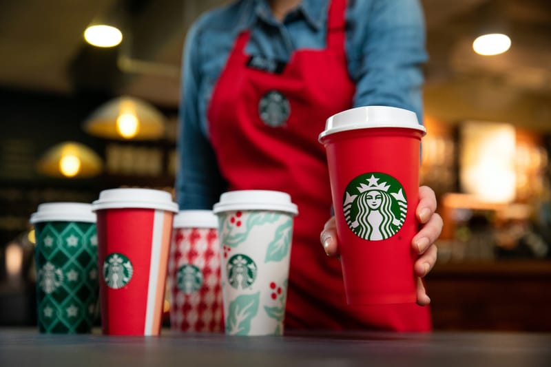 Starbucks がクリスマス仕様の新カップでドリンク提供をスタート | Hypebeast.JP