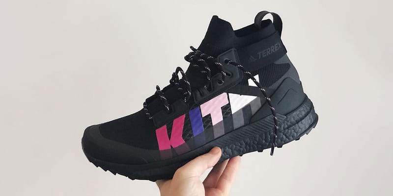 KITH x adidas TERREX による初見コラボフットウェアのビジュアルが ...