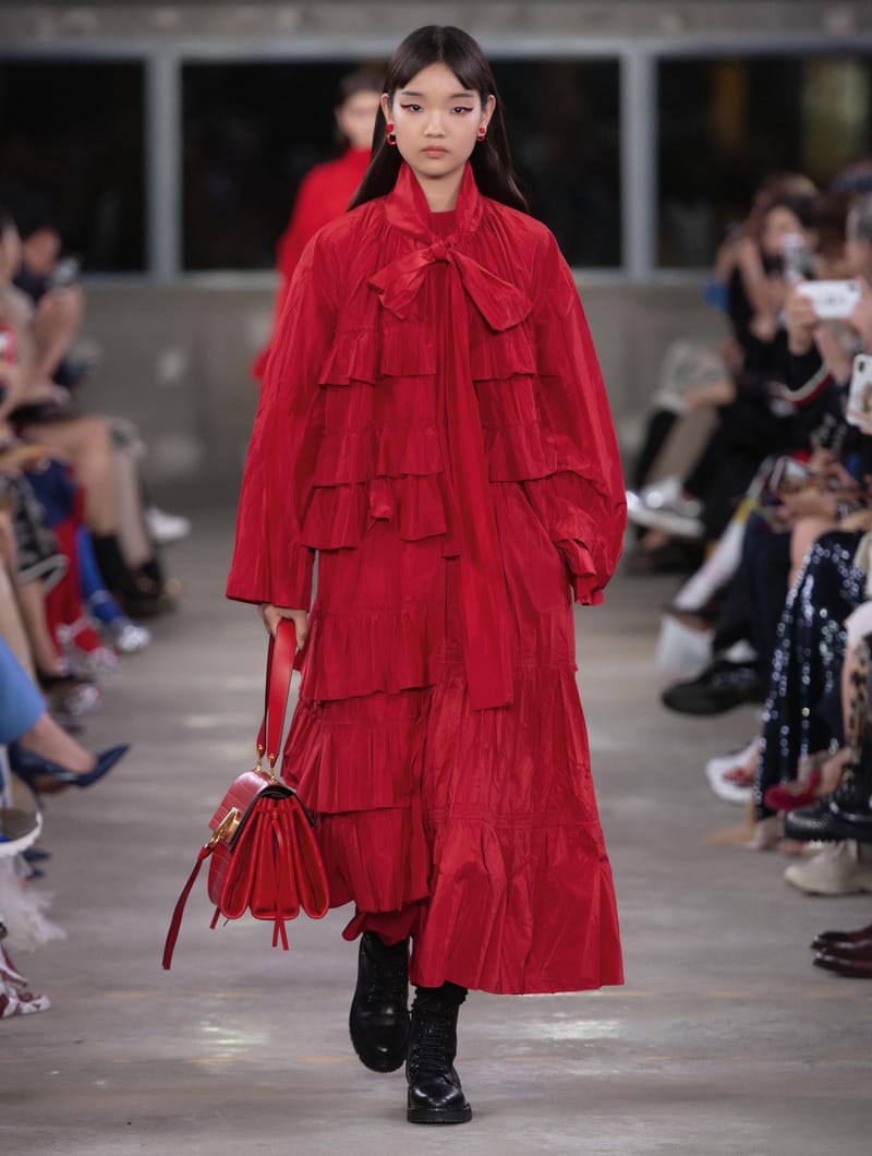 日本古来の美意識を日常服へと変貌させた Valentino 2019年プレ