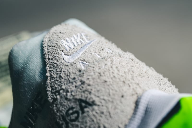 オフホワイト™×ナイキによる新作コラボシューズ、ズームテラカ