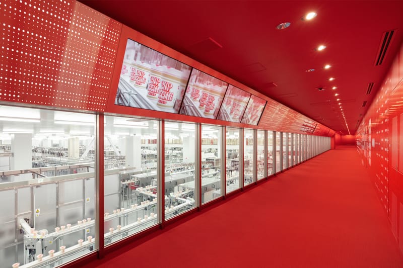 日清食品関西工場の工場見学施設を佐藤可士和がデザイン | Hypebeast.JP