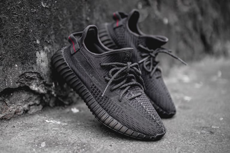 イージーブースト 350 V2 “Triple Black”の実物画像が公開 ...