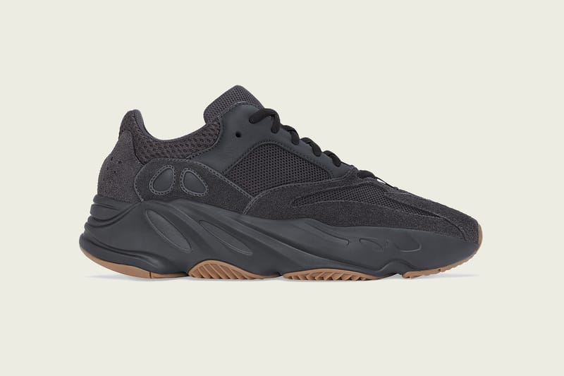 YEEZY BOOST 700の新色“Utility Black”モデルの公式発売情報が解禁