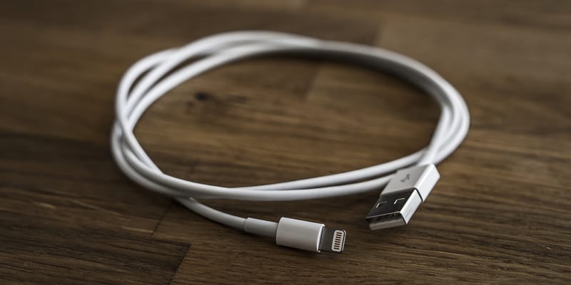 malicious-iphone-cable-on-sale