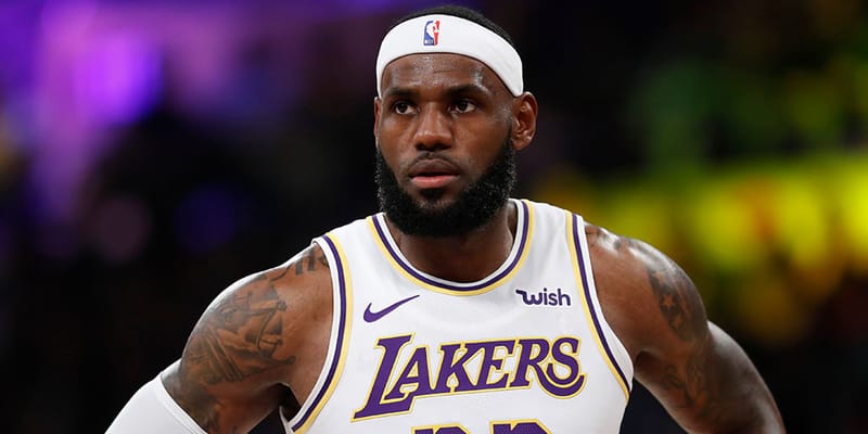 NBA レブロンジェームズ　写真 レブロン・ジェームズ - Wikipedia